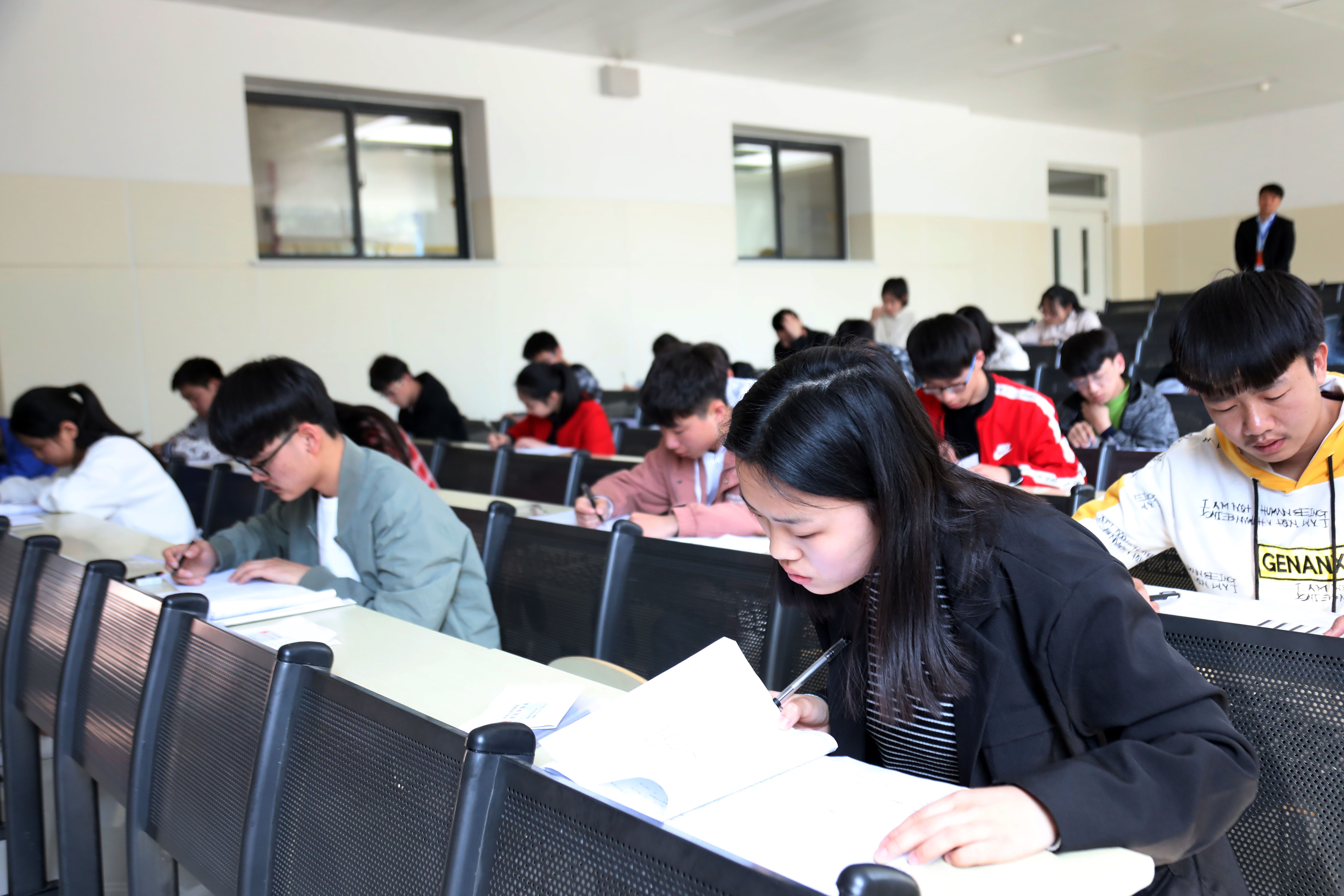 中考失误没考上高中该怎么选择,考不上普高但想读本科选什么好