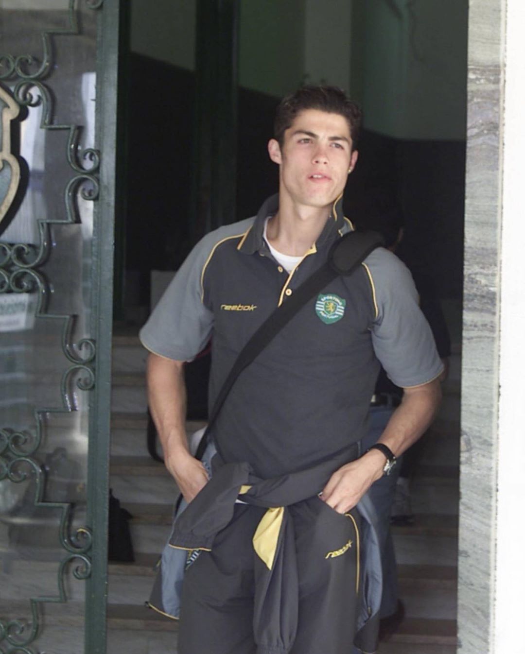 c罗传奇的足球生涯,c罗里斯本竞技从u16跳到一线