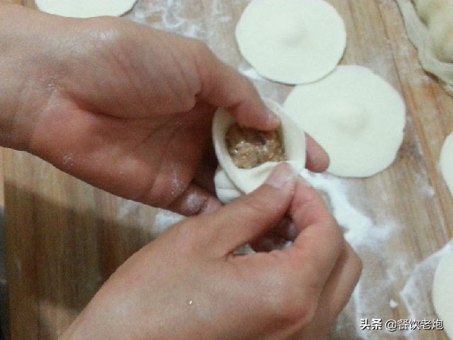 包包子的捏法慢动作简单,最简单包包子手法教程视频