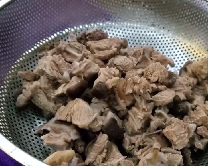 煲狗肉的做法教程,煲狗肉放什么菜最好吃