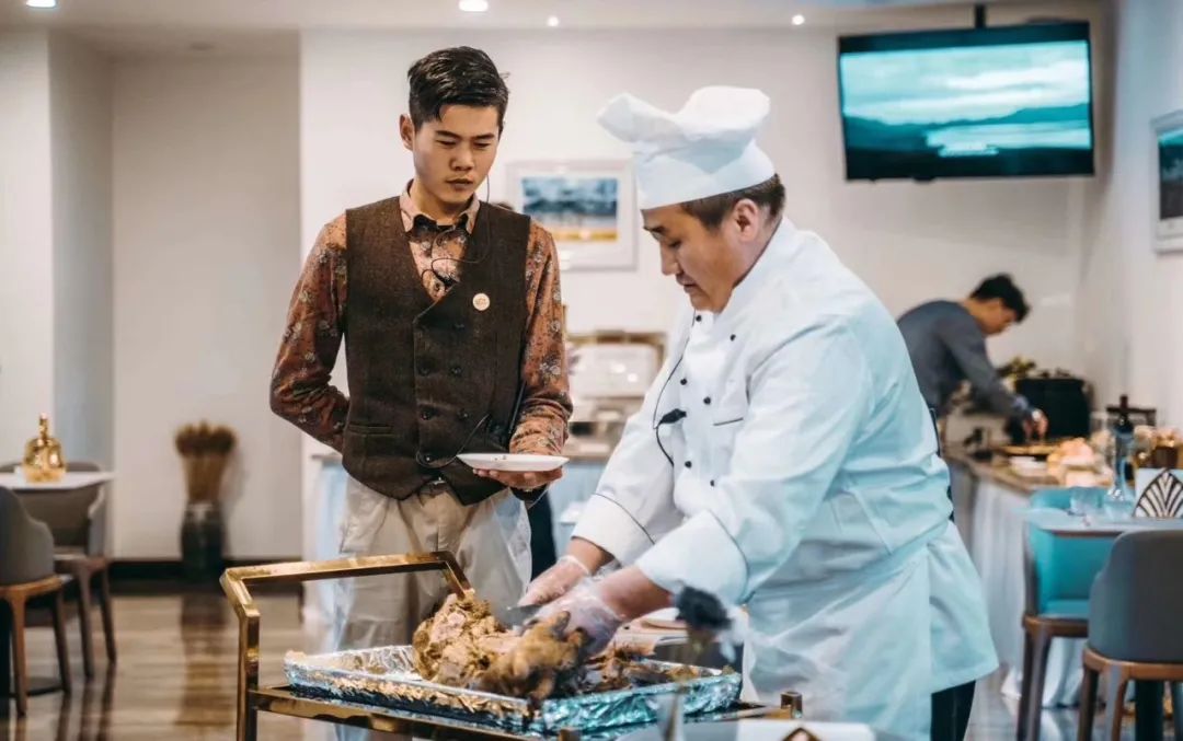 霸气!提前2月预定,仅15间客房,*疆新**这个酒店,够野还够奢