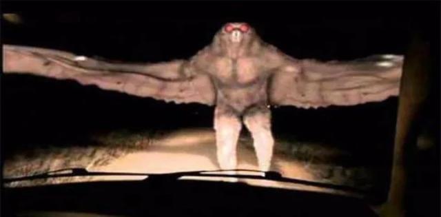 恐怖未知生物目击事件视频,海洋深处目击的未知生物