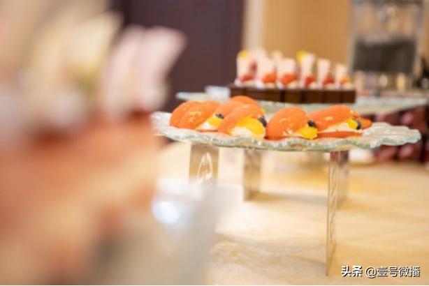 天诚丽筠酒店“浅花.迷夏”主题婚礼沙龙在津举行