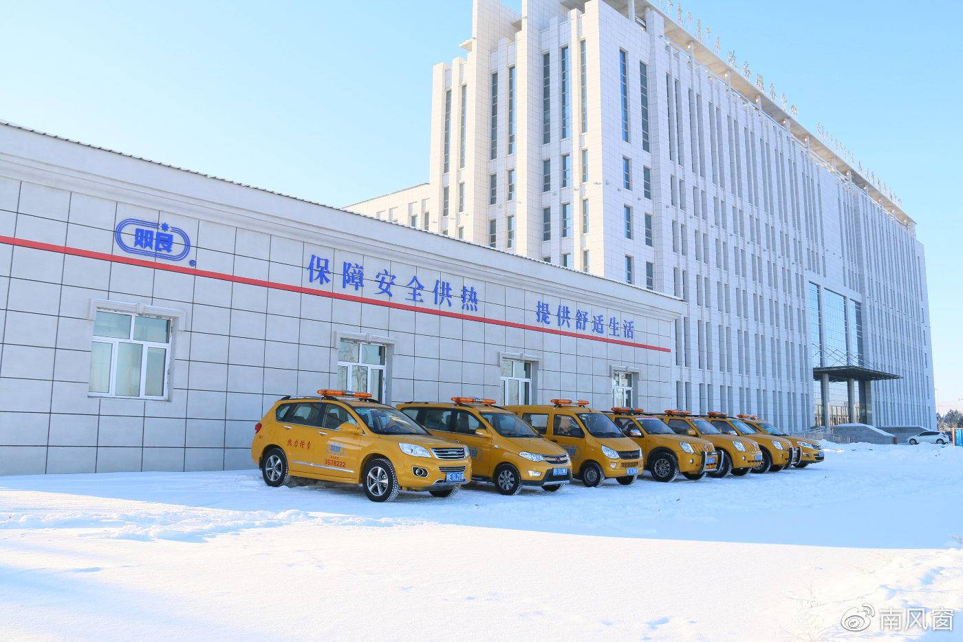 包吃包住有底薪有五险一金,江阴有什么好厂交五险一金