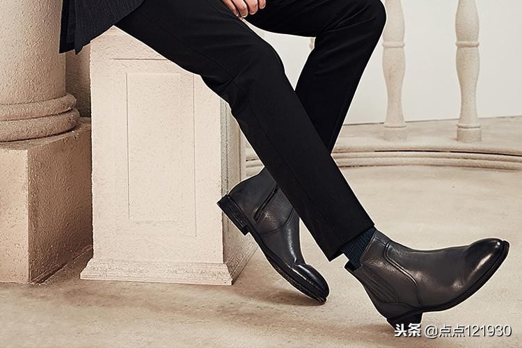 黑白撞色切尔西靴,偷穿女朋友的鞋子