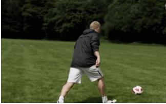 足球长传球怎么又快又稳,足球长传球的技术要点