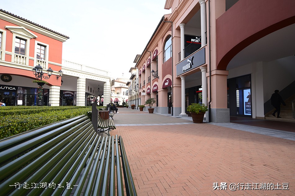上海佛罗伦萨小镇,奥特莱斯世界名品购物中心,中国奢侈品领导者