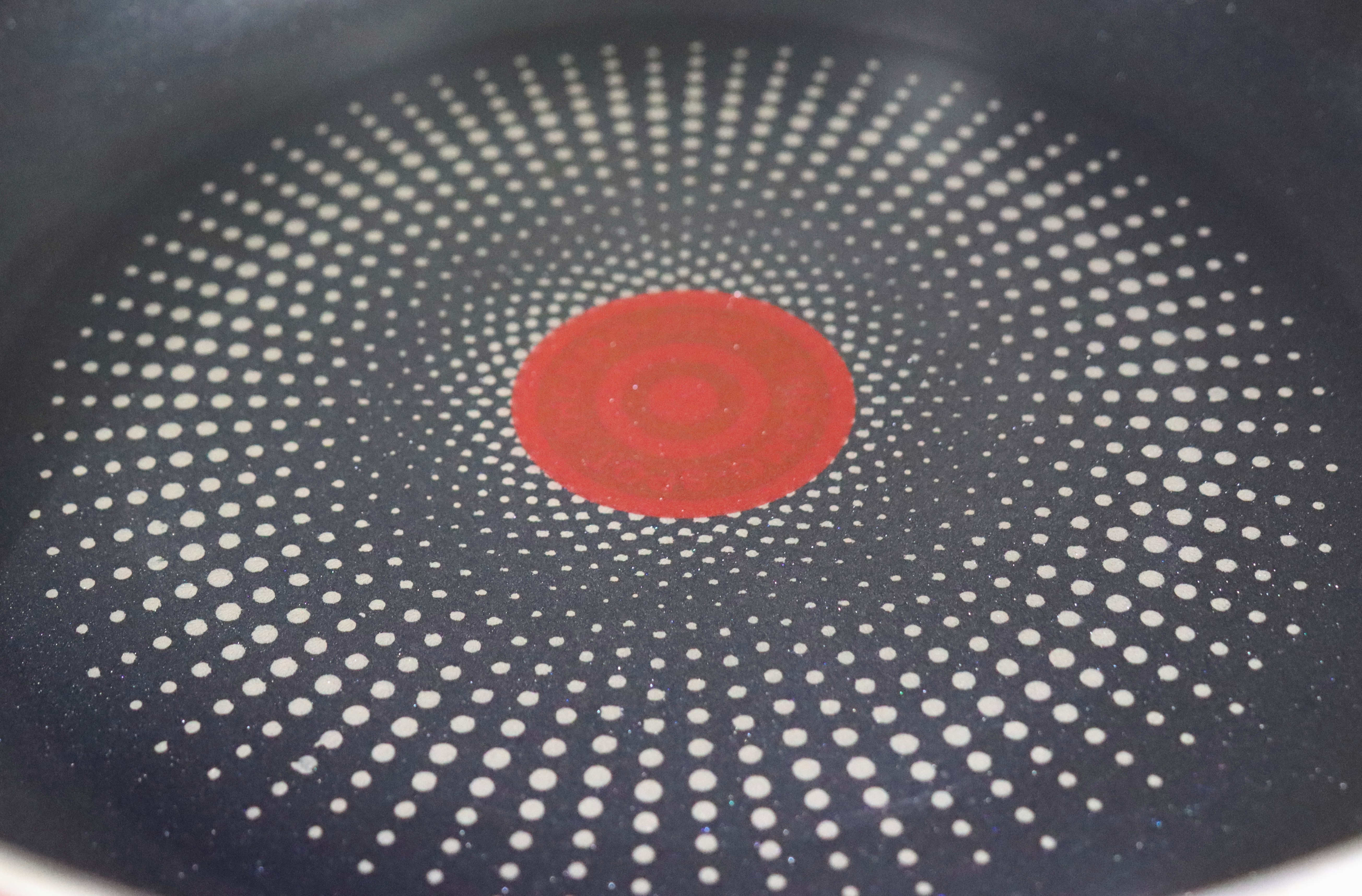 据说这个煎锅能聚油还超好用！——苏泊尔火红点聚油煎锅使用评测