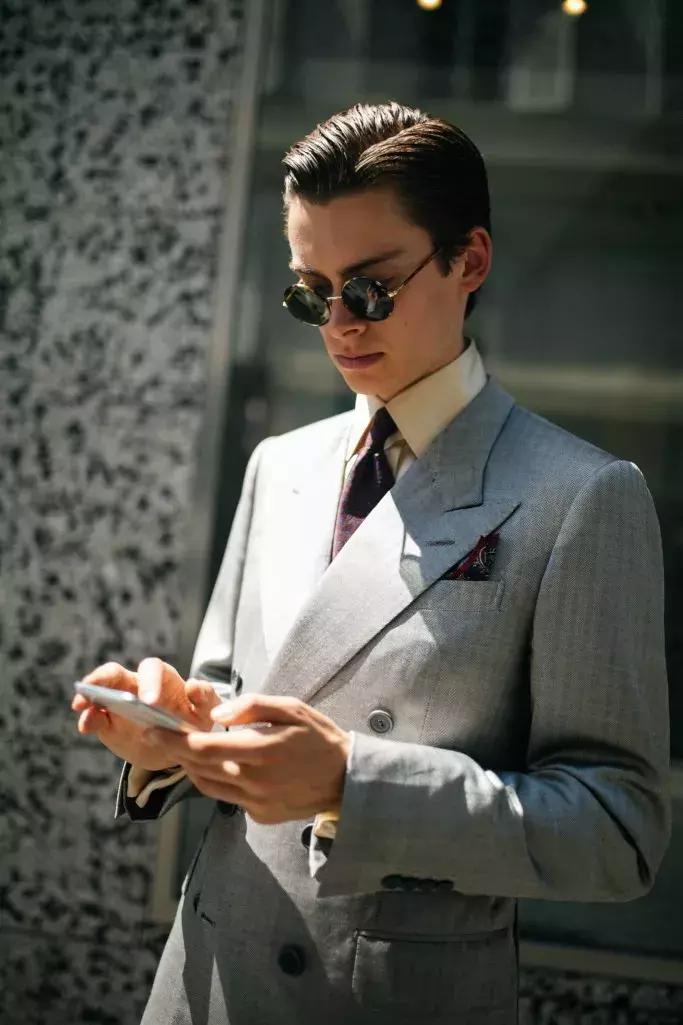 怎么挑一件合身的西装外套,西装外套怎么算合身