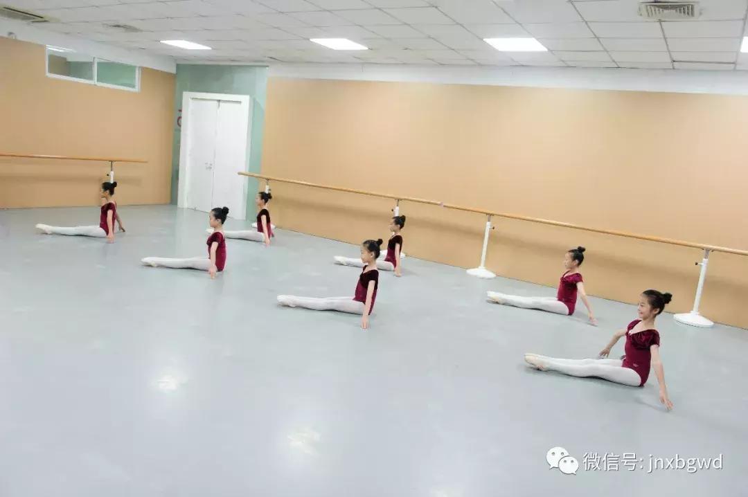 学舞蹈怎么才能学好标准动作,学舞初期不知道怎么有效练习舞蹈