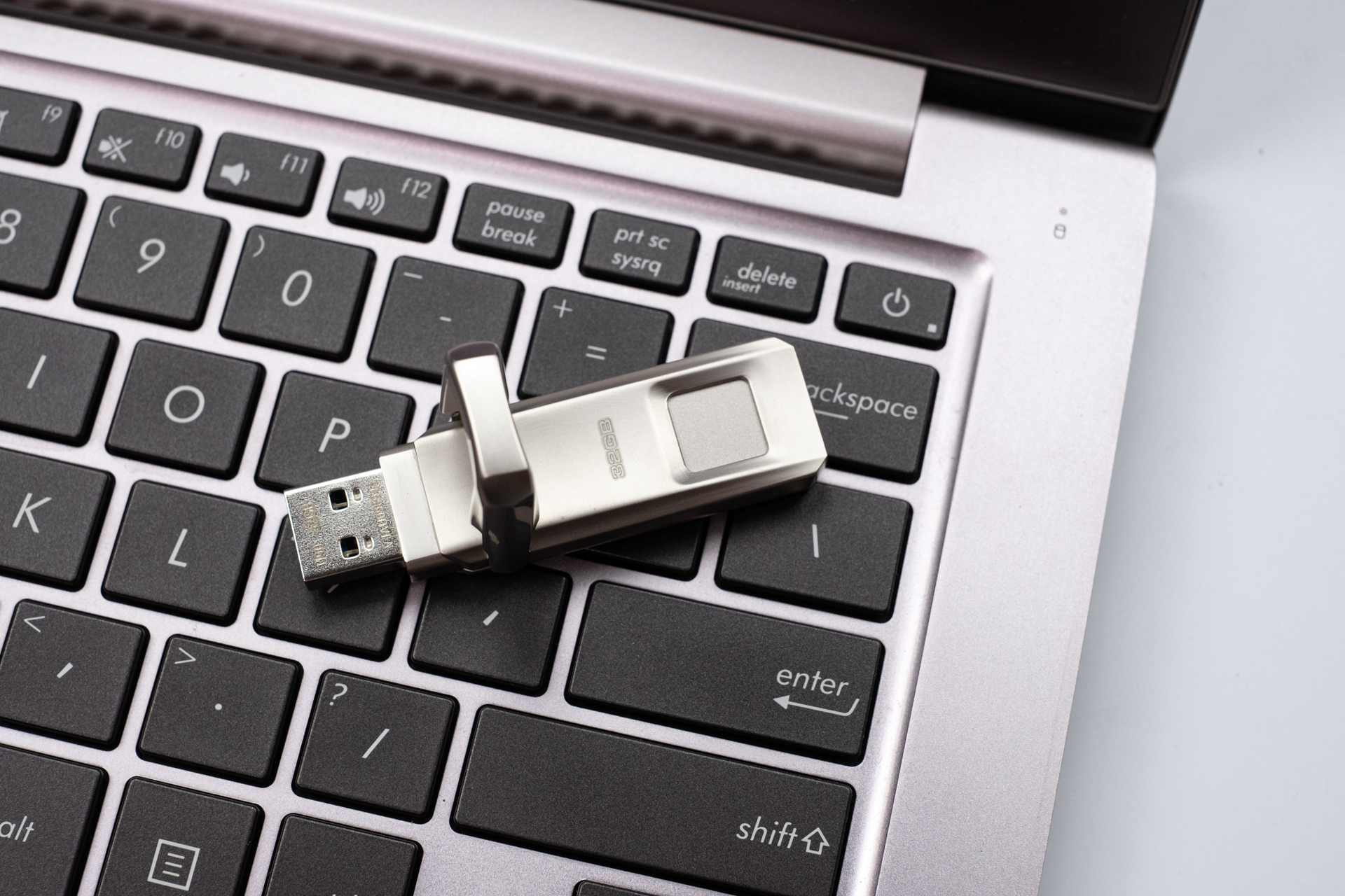 指尖机密,SM4机密算法更安全:爱国者指纹加密U盘U90