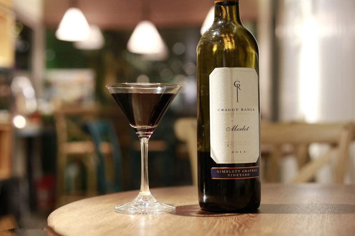 红酒塞断了开瓶方法,快速开红酒木塞断了小技巧