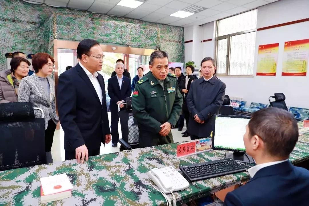 解放军配发夹克,国防部解放军新军服