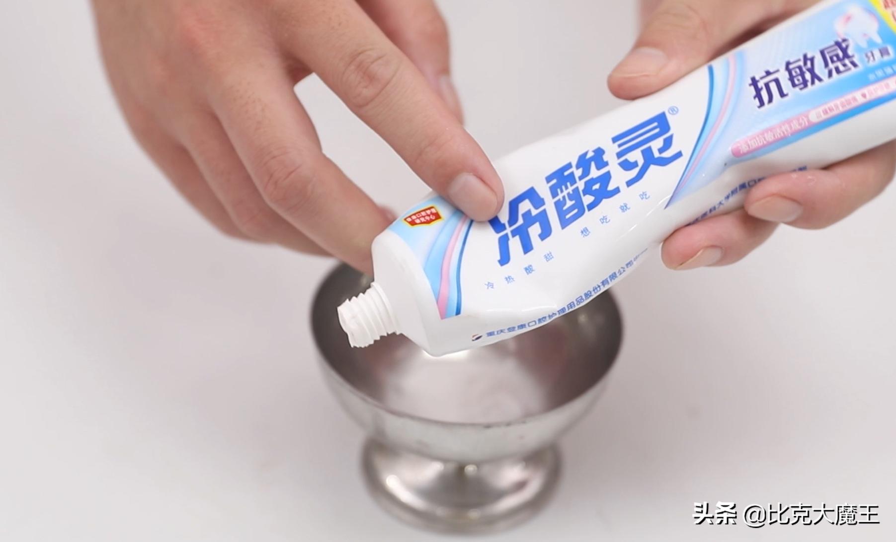 白墙脏了不用重新刷，墙壁上抹一点，简单擦一擦就干净，省力省事