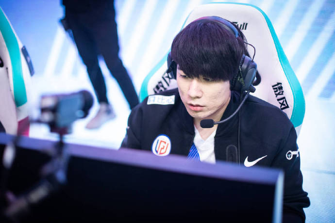 LPL排位日记：Kramer排位11连胜，圣枪哥使用不同英雄