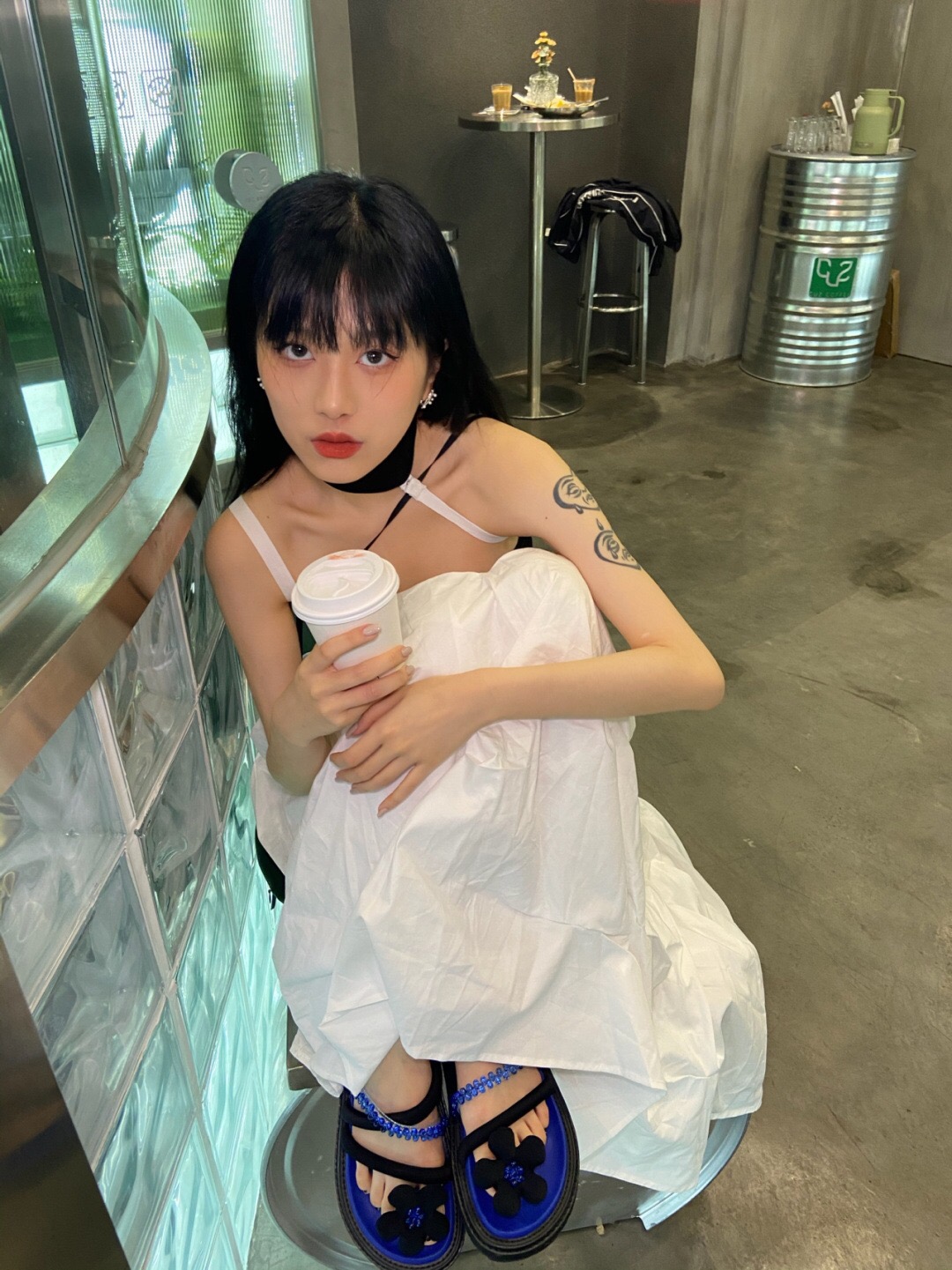 凉鞋怎么选好看,罗马凉鞋搭配什么衣服穿好看