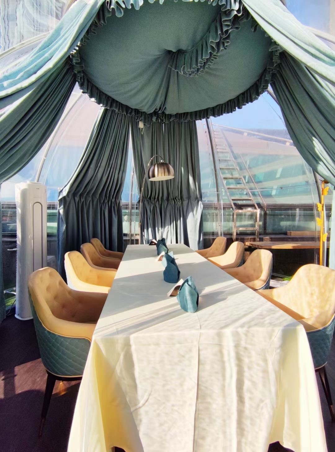 莱茵阳光星空房落地北京“亦.精酿”啤酒西餐厅成为网红打卡地