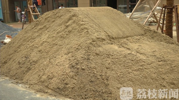 有他在，外面的水泥黄沙别想进小区！南京某高档小区沙霸栽了