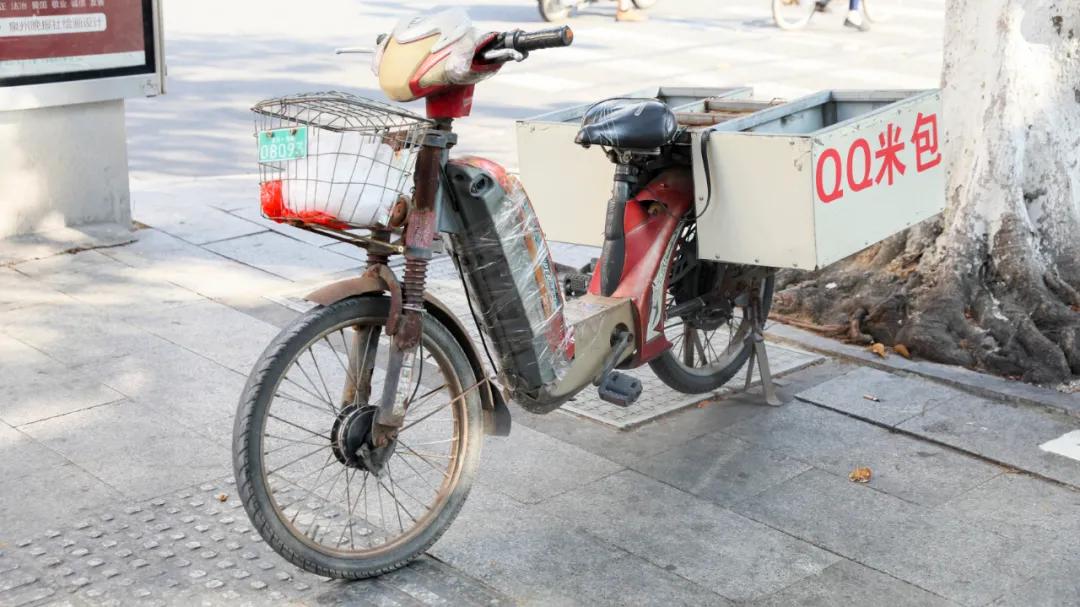 泉秀路上卖了17年的QQ米包,再不去吃就要失传了...