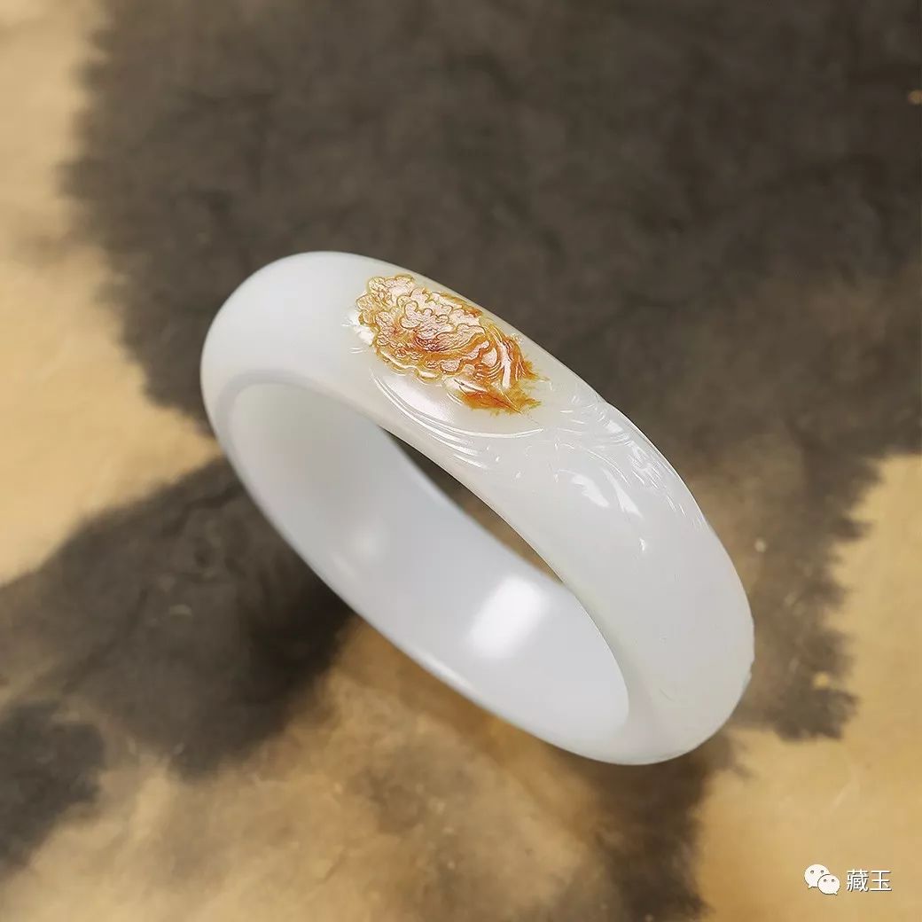 和田玉手镯和翡翠手镯哪个好看,怎么挑选和田玉手镯