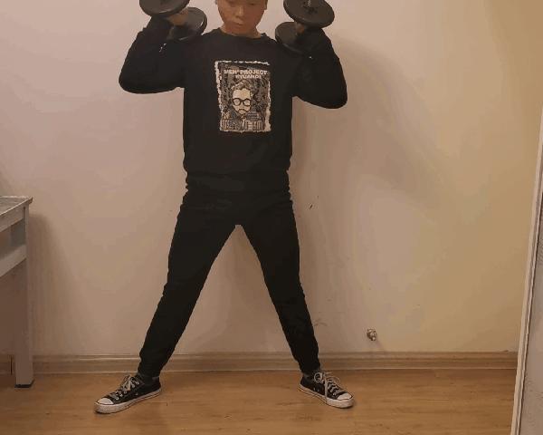 改变腿型的交叉蹲,正确深蹲法教你翘臀不粗腿