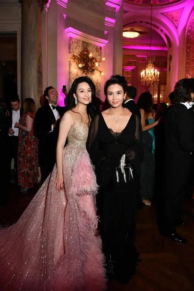 52岁邱淑贞近照曝光,51岁邱淑贞素颜照片