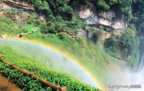 九龙潭瀑布和黄果树瀑布都挺壮观,黄果树大瀑布卧龙潭