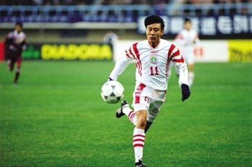 中国足坛第一浪子打架出轨还吸毒，当初那英看上他哪一点了？