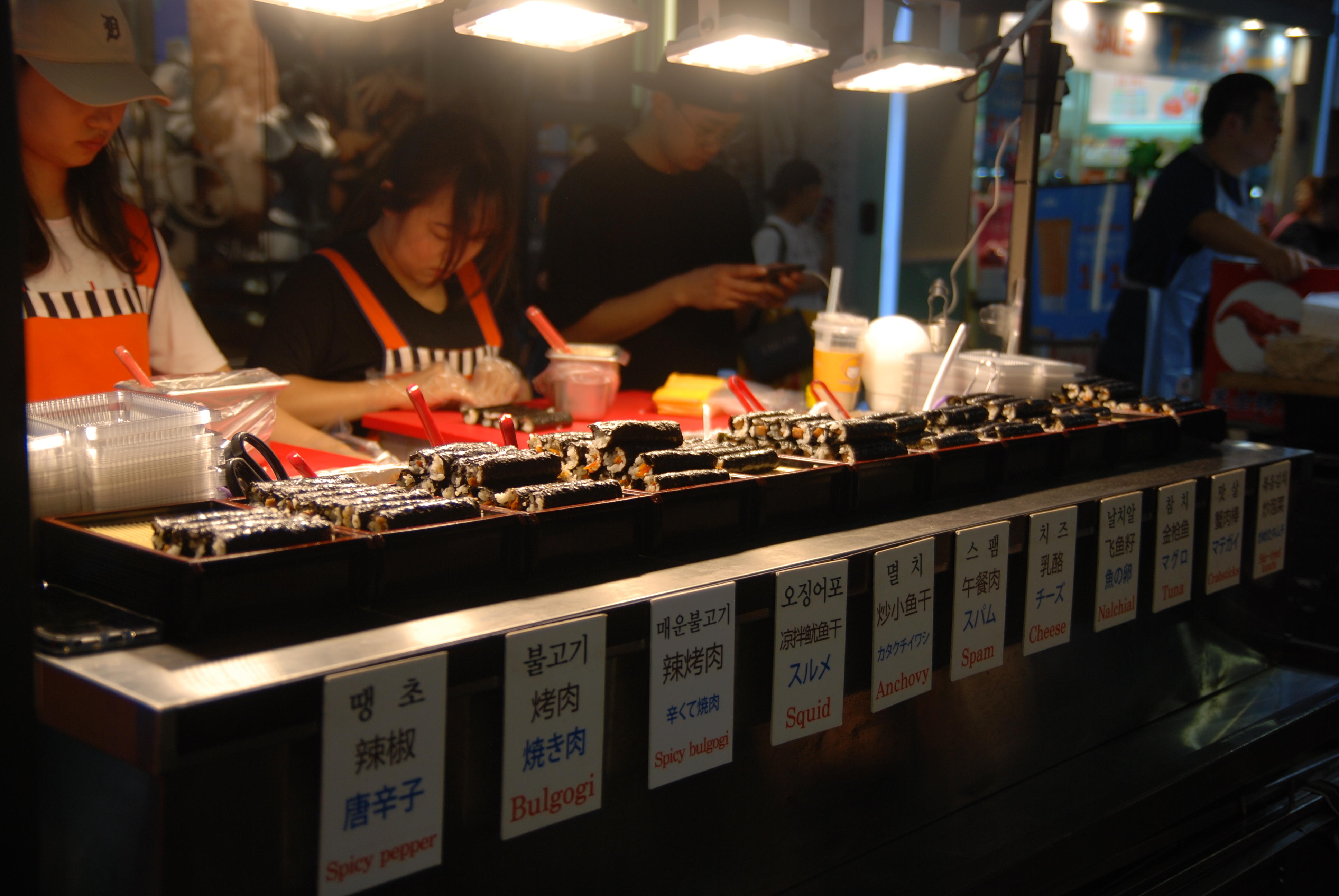 韩国紫菜包饭年糕,韩国美食一条街紫菜饭