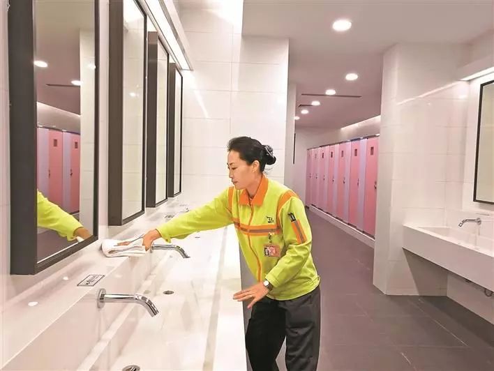 深圳，一个连拉屎都要发朋友圈的城市