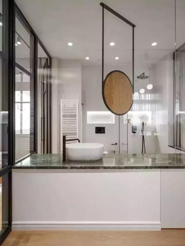 复式公寓玻璃隔断卧室效果图,卧室与卫生间玻璃隔断效果图