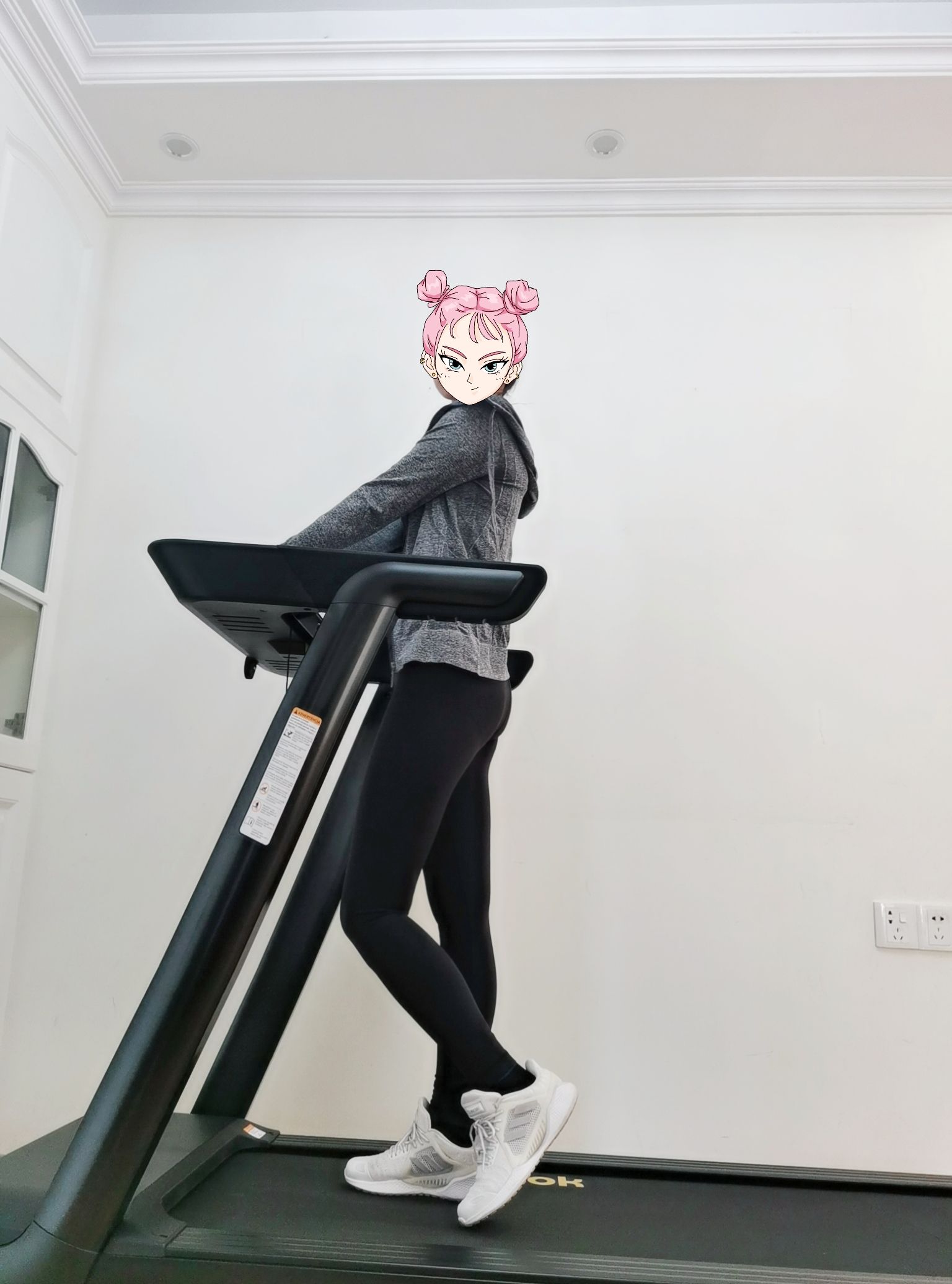 跟着小姐姐一起锻炼,跑步机推荐家用锐步