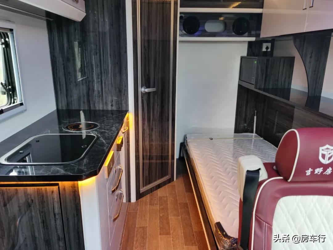 轻卡房车c型房车b型房车,房车推荐80万豪华房车c型