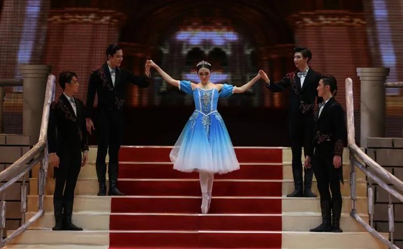 灰姑娘芭蕾舞剧赏析,灰姑娘芭蕾英国皇家舞剧