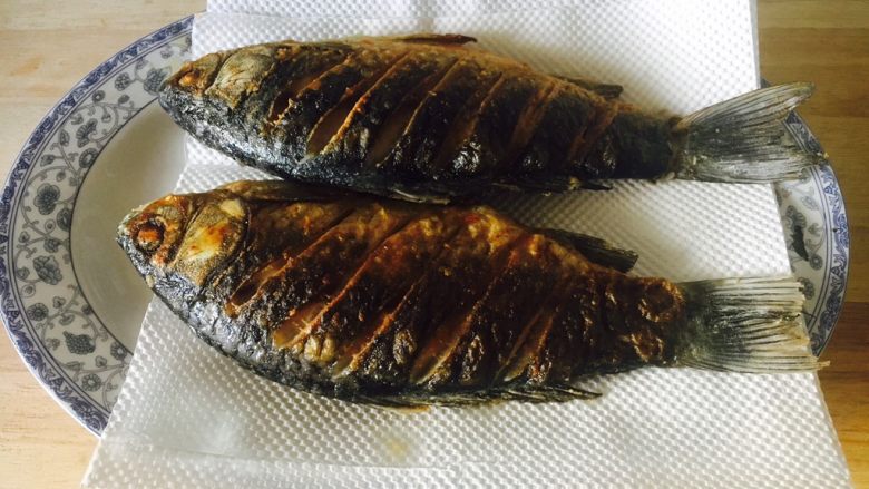 煎鱼入味又不破皮的诀窍,学会这六招煎鱼不掉皮好吃