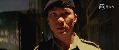 他是香港最低调的影帝，梳起飞机头他又是令人闻风丧胆的江湖大佬