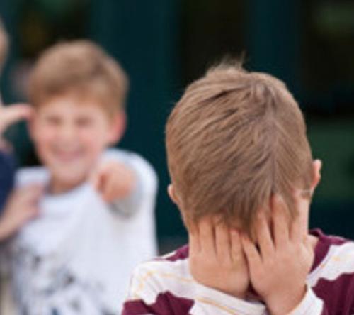 孩子被其他同学排斥孤立很伤心?不用担心,五个方法有效解决难题