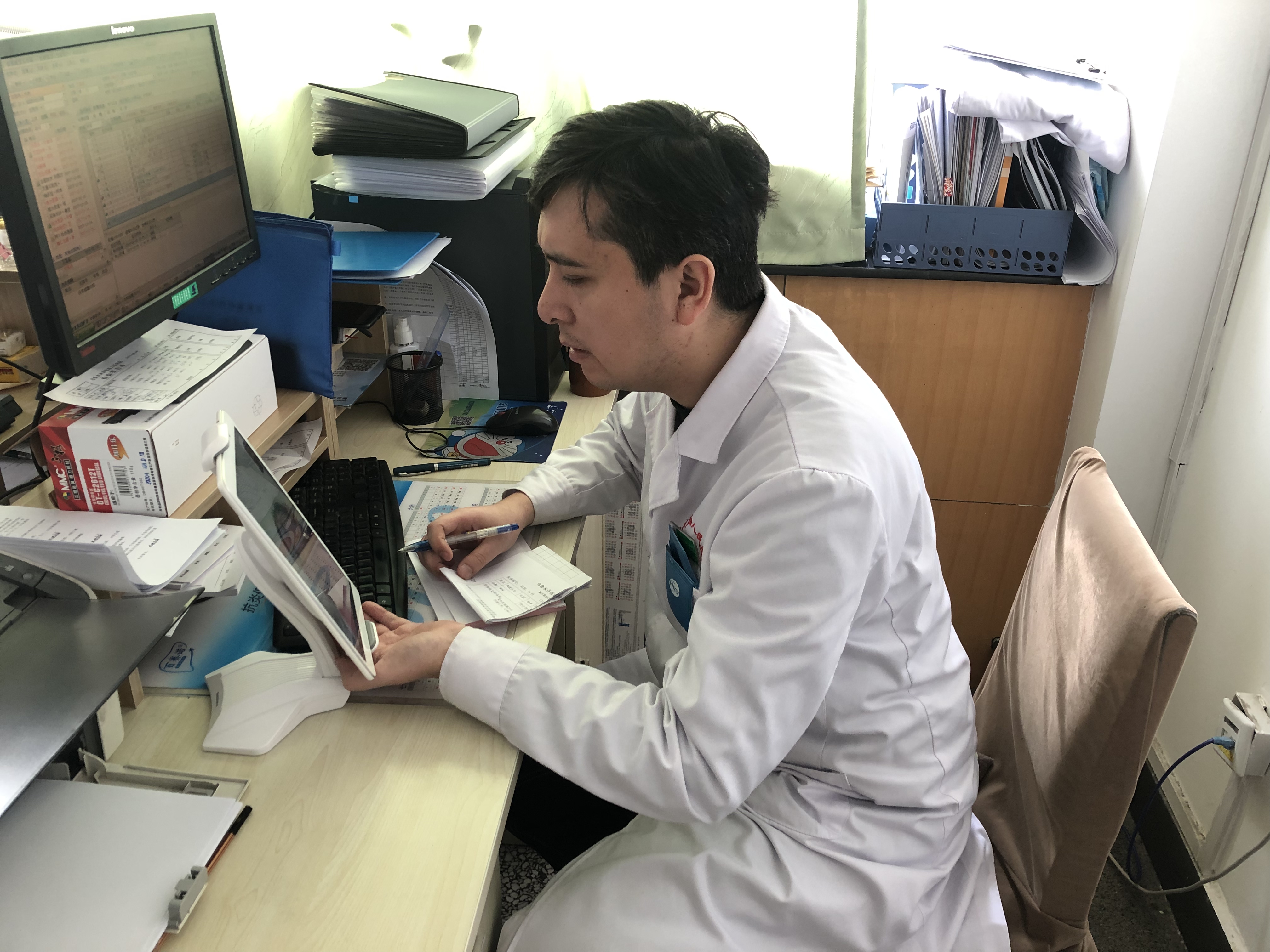 视频问诊+药品配送,患者足不出户就看上*疆新**这家医院大专家