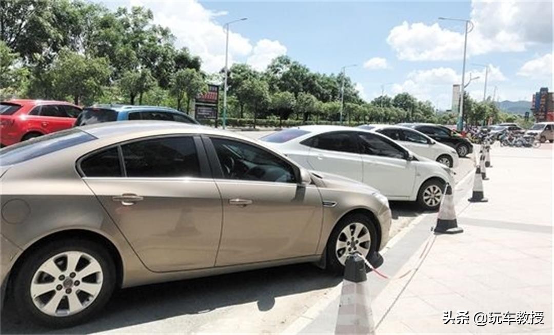 国人买车为啥考虑保值,买车秘籍为什么要买白色车