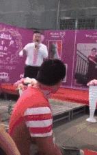 搞笑gif趣图妹子快现出原形吧,搞笑gif妹子你这发型挺别致