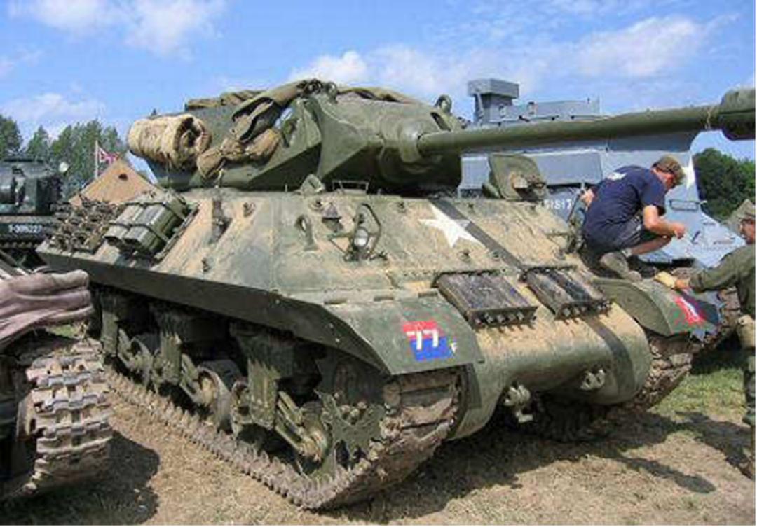 望着眼前胖了一圈的M10，美军士兵“那交错负重轮是什么意思”