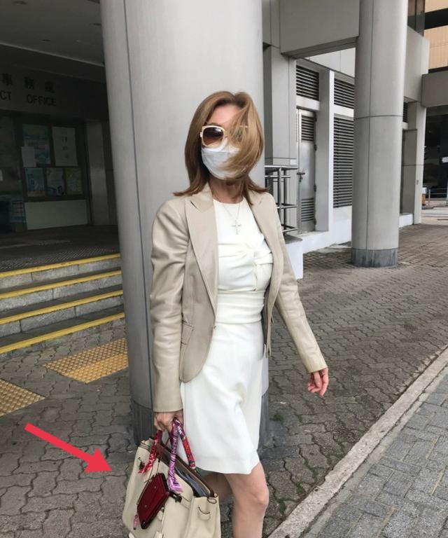帮出轨丈夫收拾完烂摊子,又给虐猫惹众怒的女儿打掩护,太惨了吧