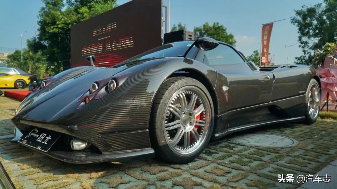 价值一亿的法拉利拉法,价值1亿元钱的白色法拉利拉法