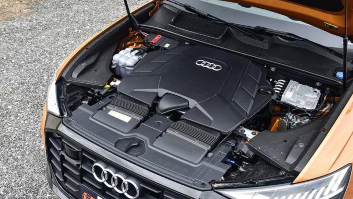 奥迪q8l霍希版落地价,奥迪q8纳瓦拉蓝落地价