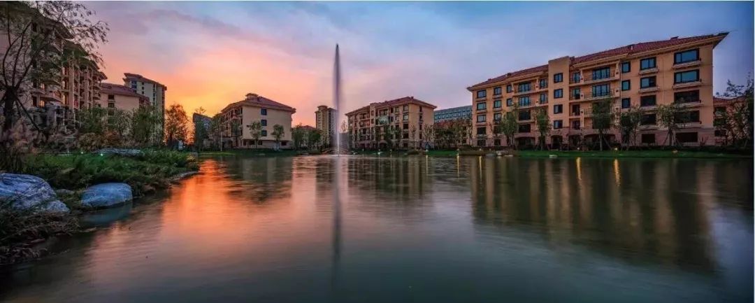 欧洲造园技艺恒华湖公馆一弯湖水，一生所向，湖居美宅！