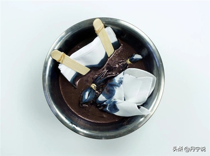 最简单染衣服教程,如何染衣服天然染料