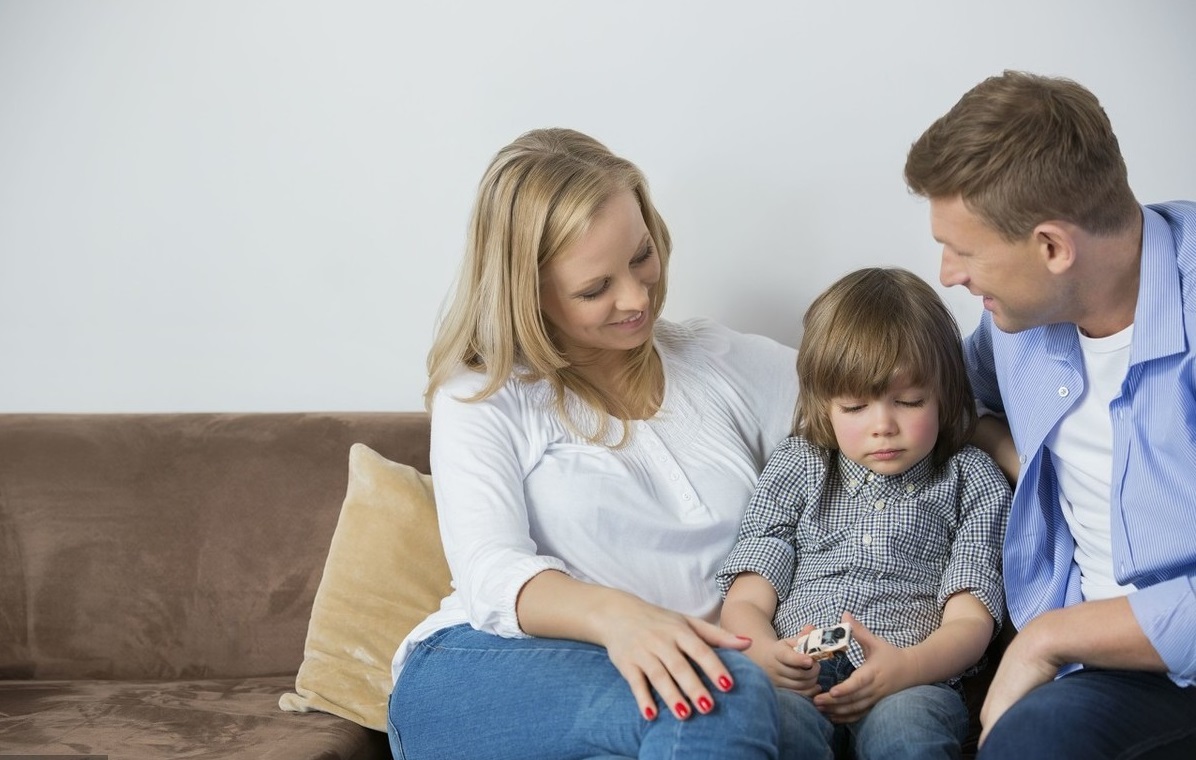 五岁男孩半夜哭出汗怎么回事,5岁男孩每天出大汗