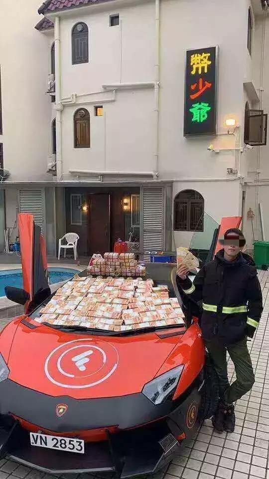 闹市撒币，犯了什么罪？