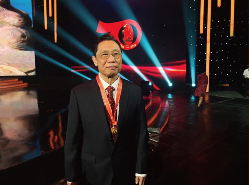 国士无双钟南山个人事迹,我们真正要追的明星是谁