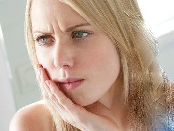 上火牙龈肿痛最见效的泻火方法,上火导致牙龈肿痛吃什么好得快